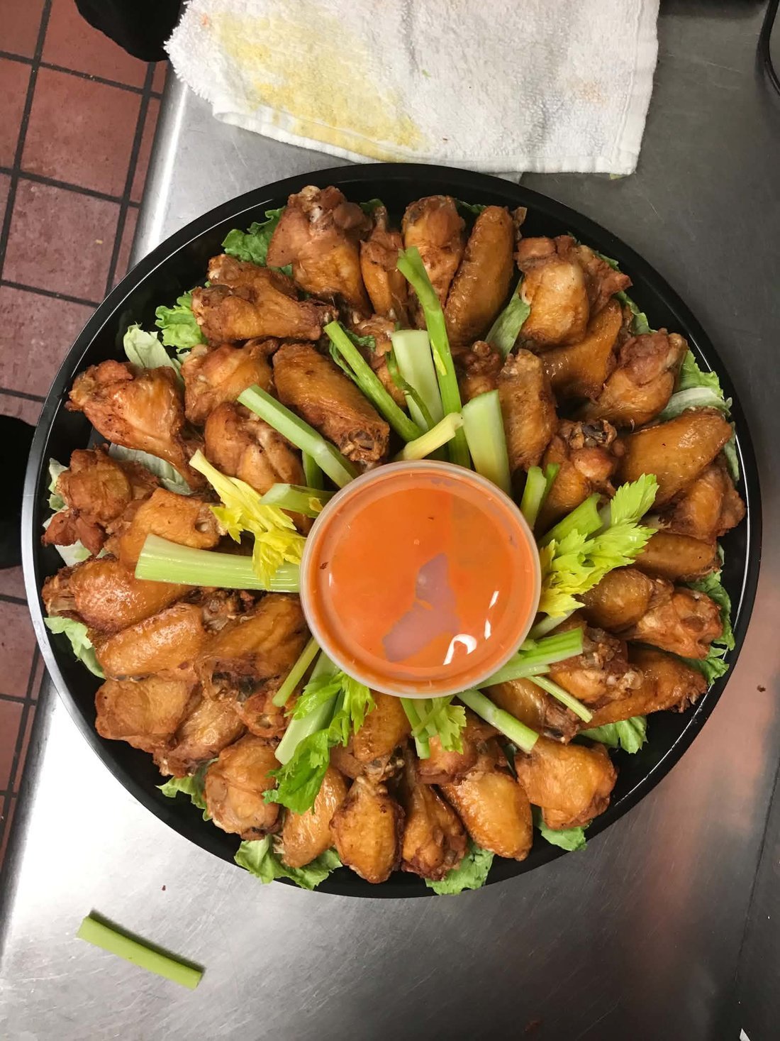 A full tray of wings