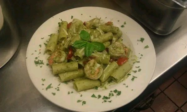 Rigatoni pesto with shrimp