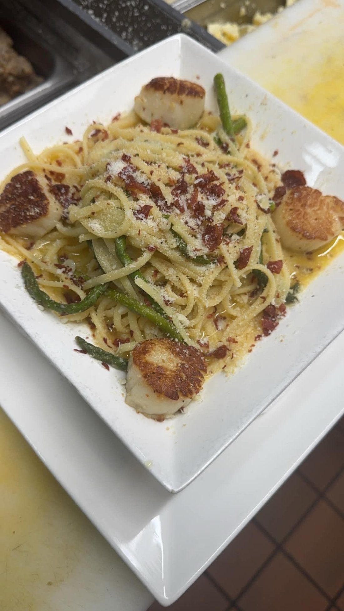 Pan-seared scallops over linguine with green beans